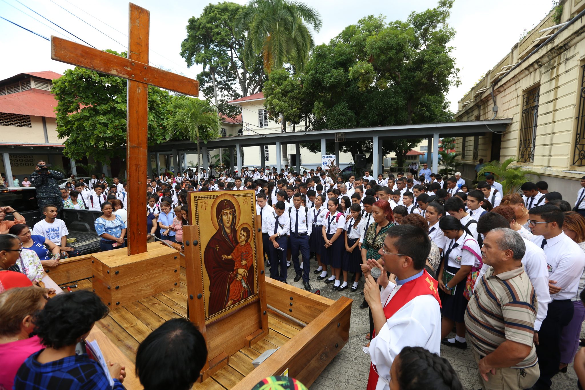 Cruz peregrina e icono de la Virgen María Visitarán la Casa Hogar El Buen Samaritano