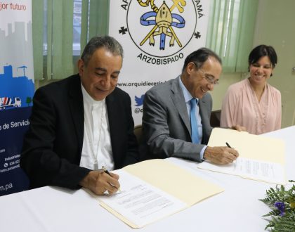 Firma del Convenio de Cooperación entre la Arquidiócesis de Panamá y Cemento Bayano, S.A.