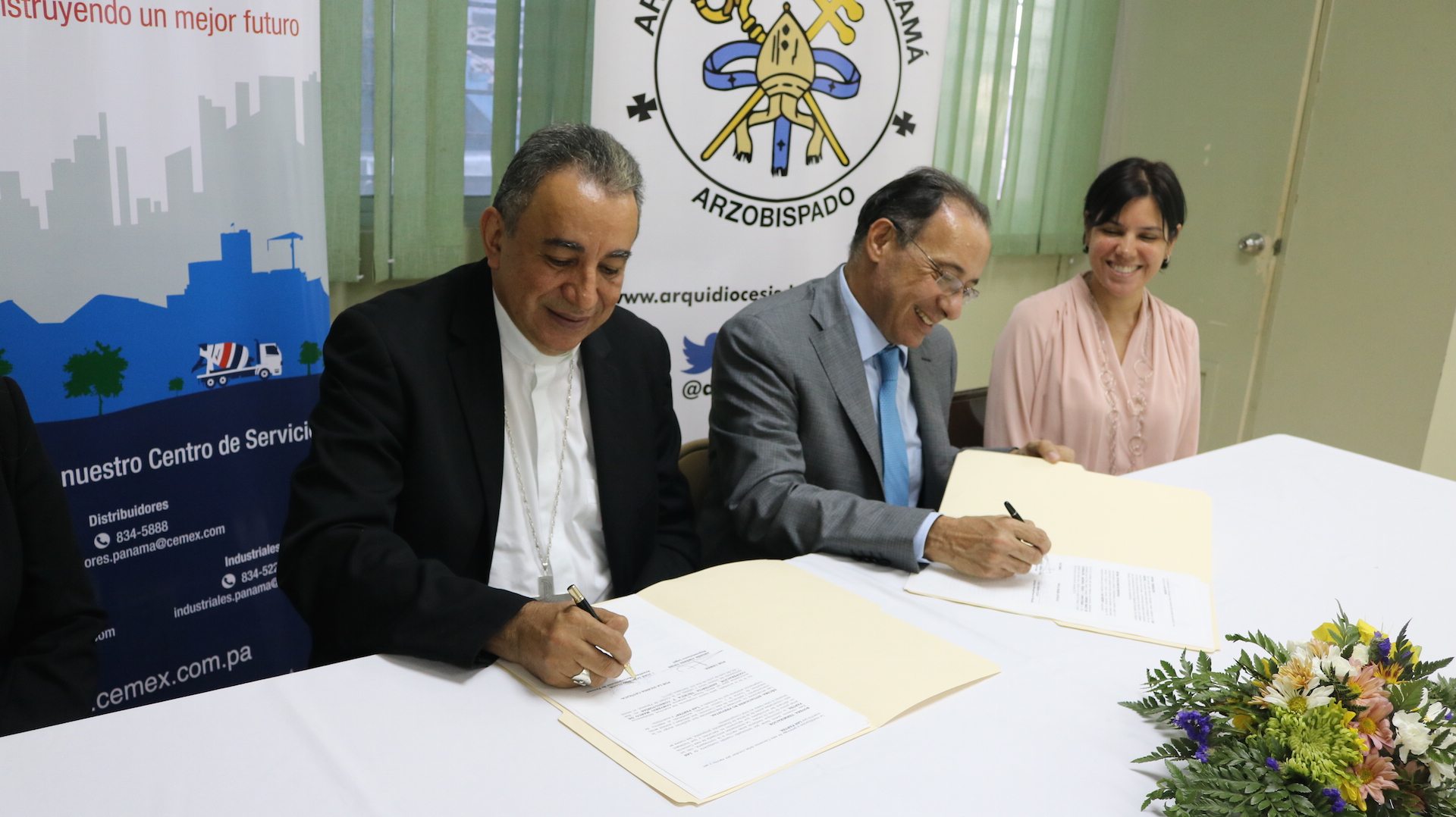 Firma del Convenio de Cooperación entre la Arquidiócesis de Panamá y Cemento Bayano, S.A.