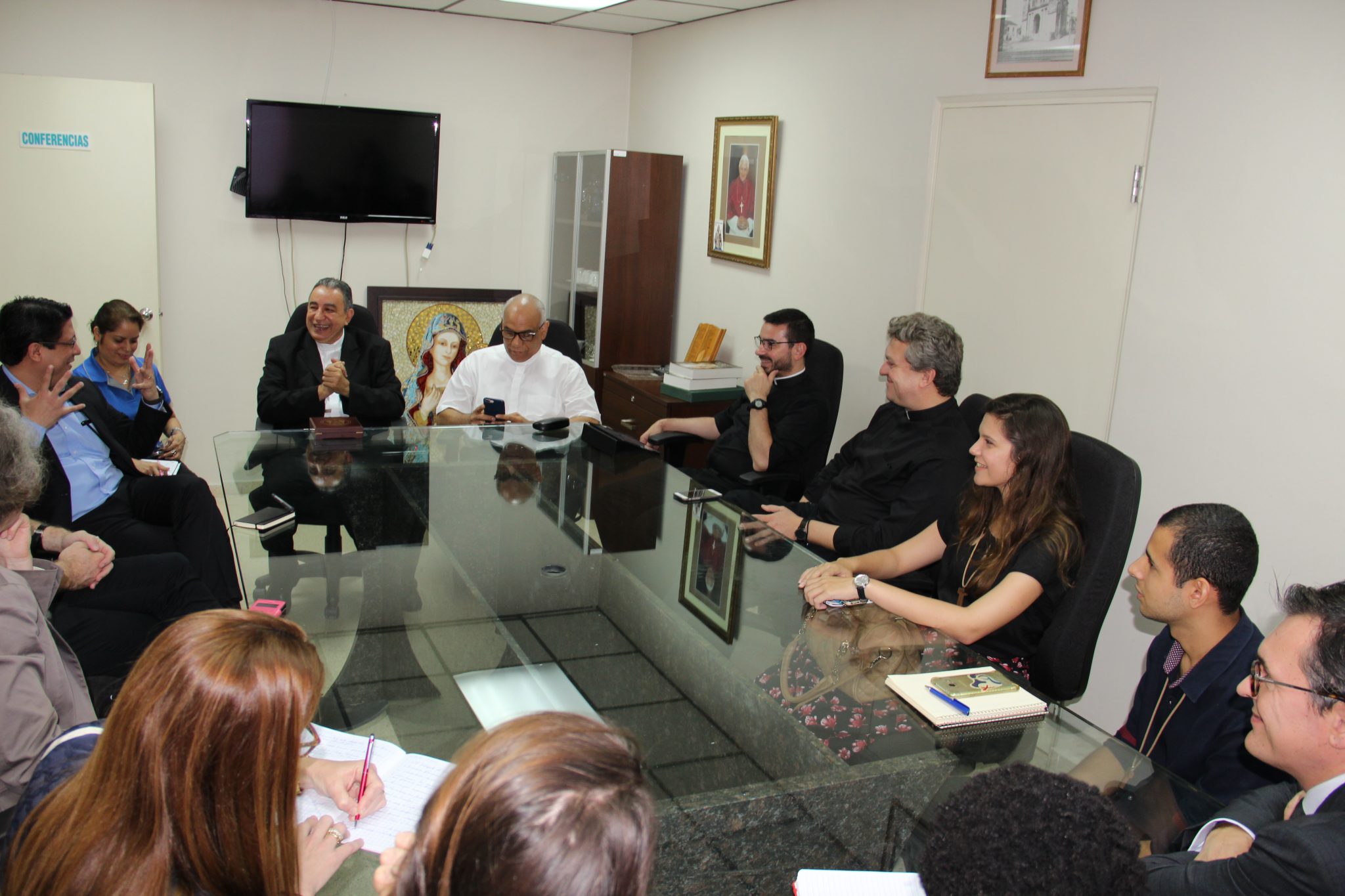 Delegación Francesa de reúne con el Arzobispo de Panamá