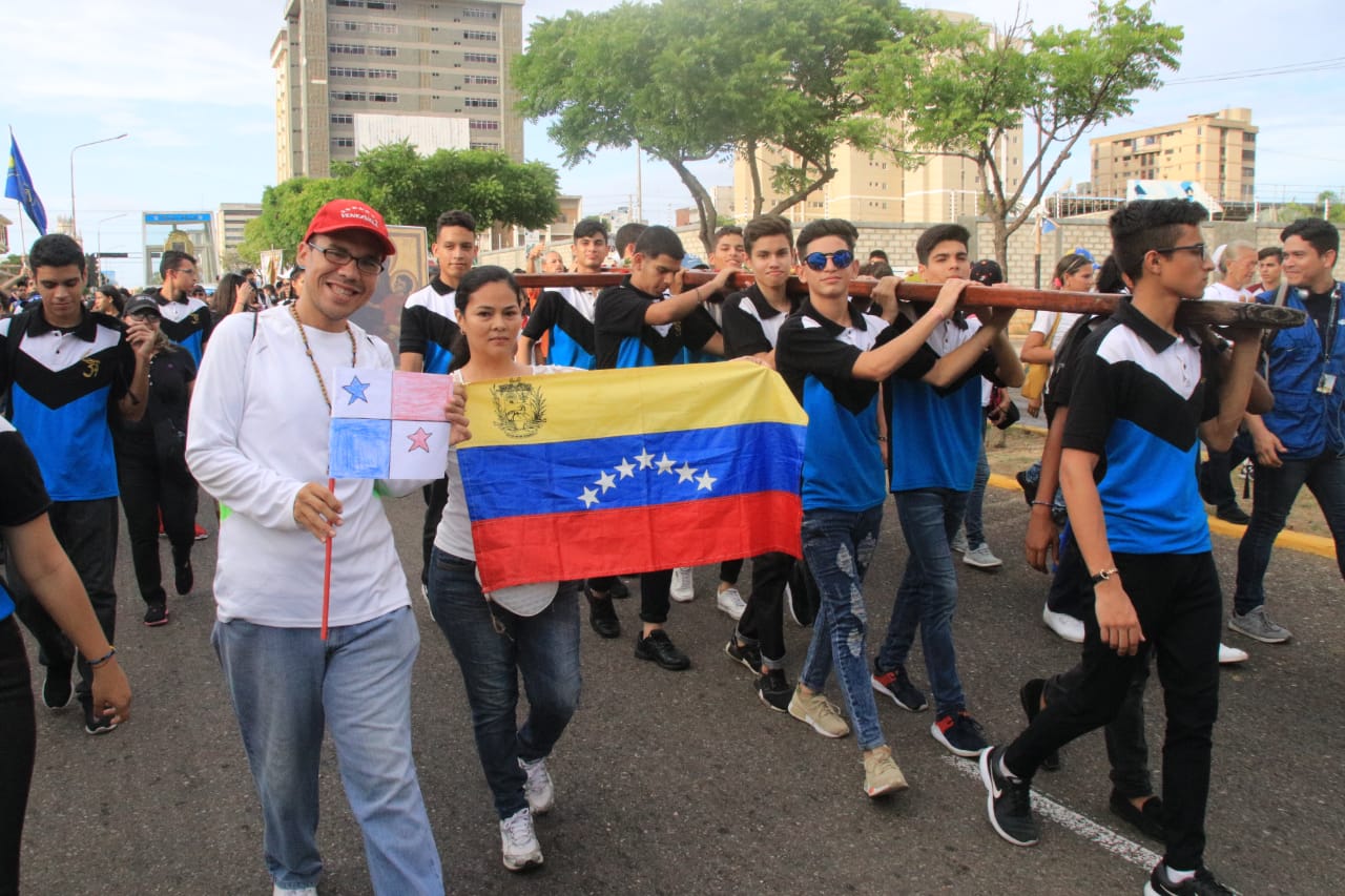 Símbolos de la JMJ llegan a Venezuela y la Arquidiócesis de Maracaibo los recibe con gran júbilo