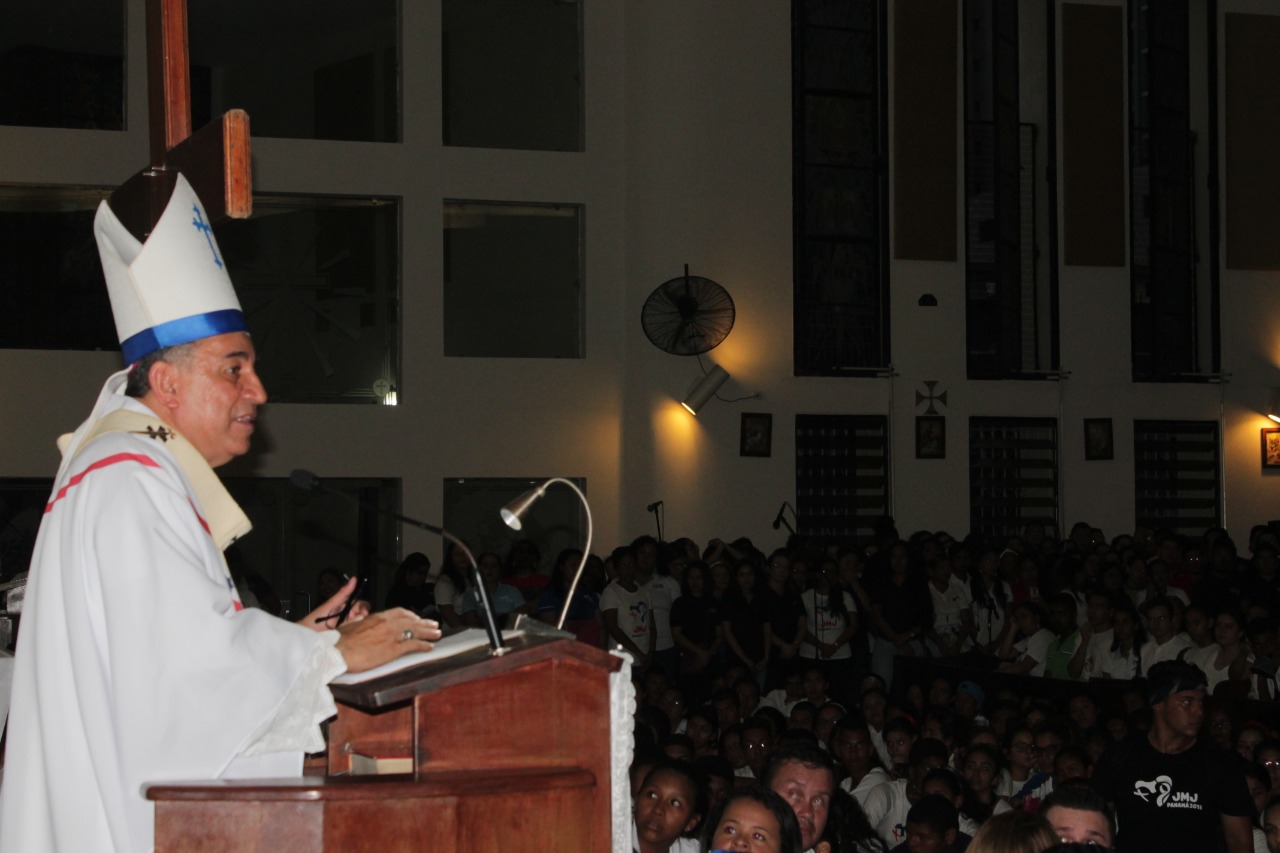 Queridos jóvenes: "Sean los apóstoles de los jóvenes" - Monseñor Ulloa