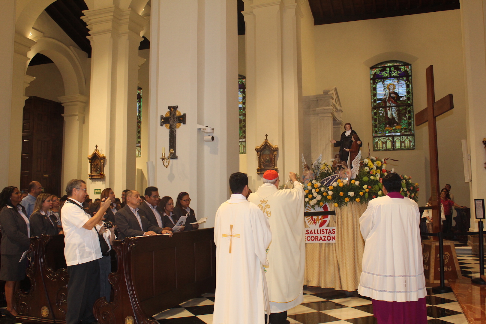 Eucaristía por los 300 años Jubilar de San Juan Bautista La Salle