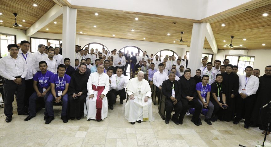 190126 Encuentro del papa con los seminaritas – con jovenes de los 5 continentes – james logan 00048 JMJ PANAMA 2019 0568_