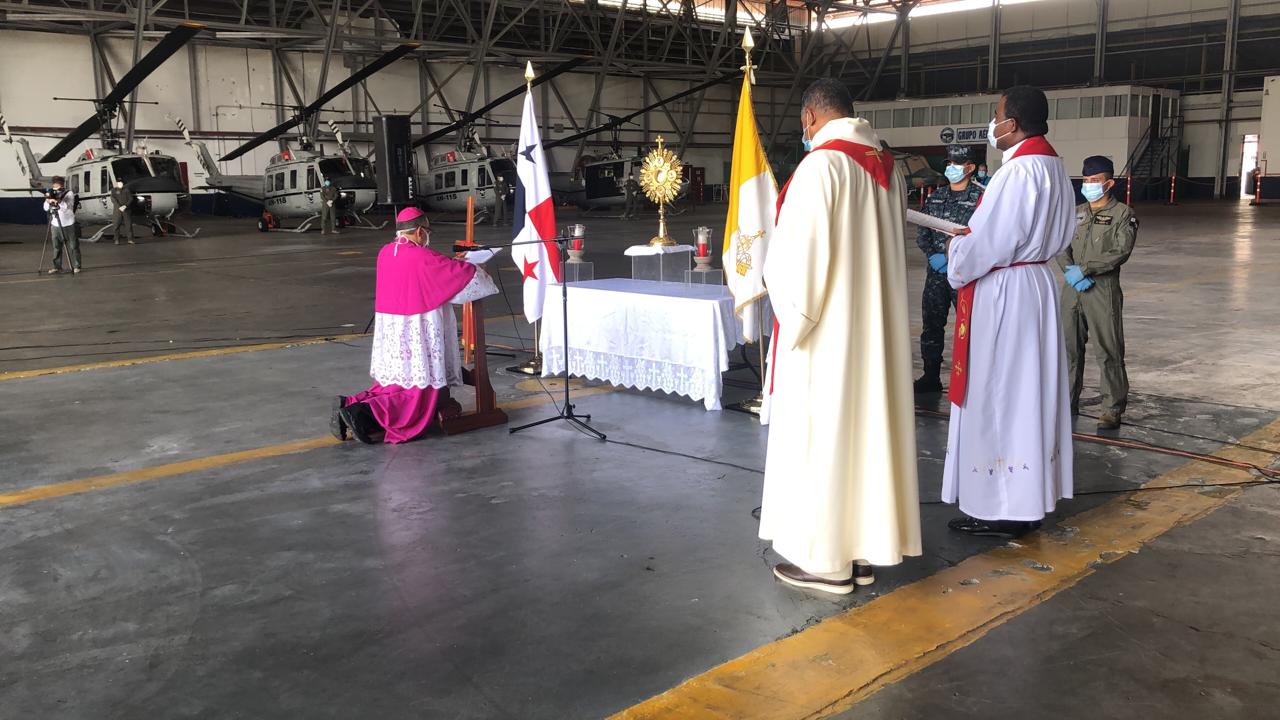 REFLEXION ANTES DE LA BENDICIÓN CON EL SANTISIMO DESDE EL CIELO
