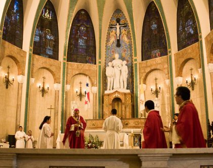 Monseñor Ulloa:  Trabajamos en los protocolos para la reapertura de los Templos Católicos