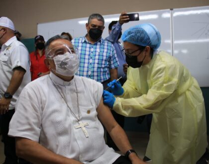 El Arzobispo de Panamá recibe la vacuna contra el Covid-19