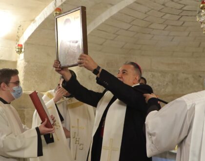 Arzobispo Ulloa veneró la reliquia de    San José en la Casa de la Sagrada Familia