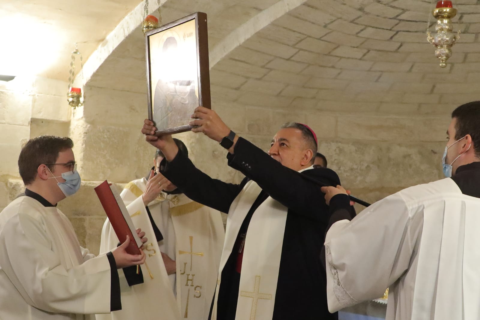 Arzobispo Ulloa veneró la reliquia de    San José en la Casa de la Sagrada Familia
