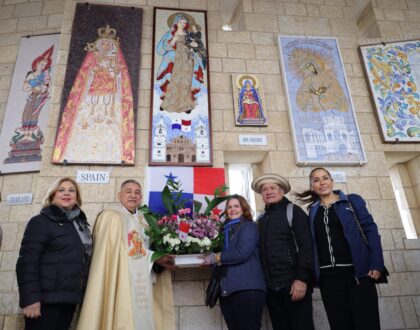 Imagen de Santa María la Antigua es entronizada en la Basílica de la Anunciación en Nazaret