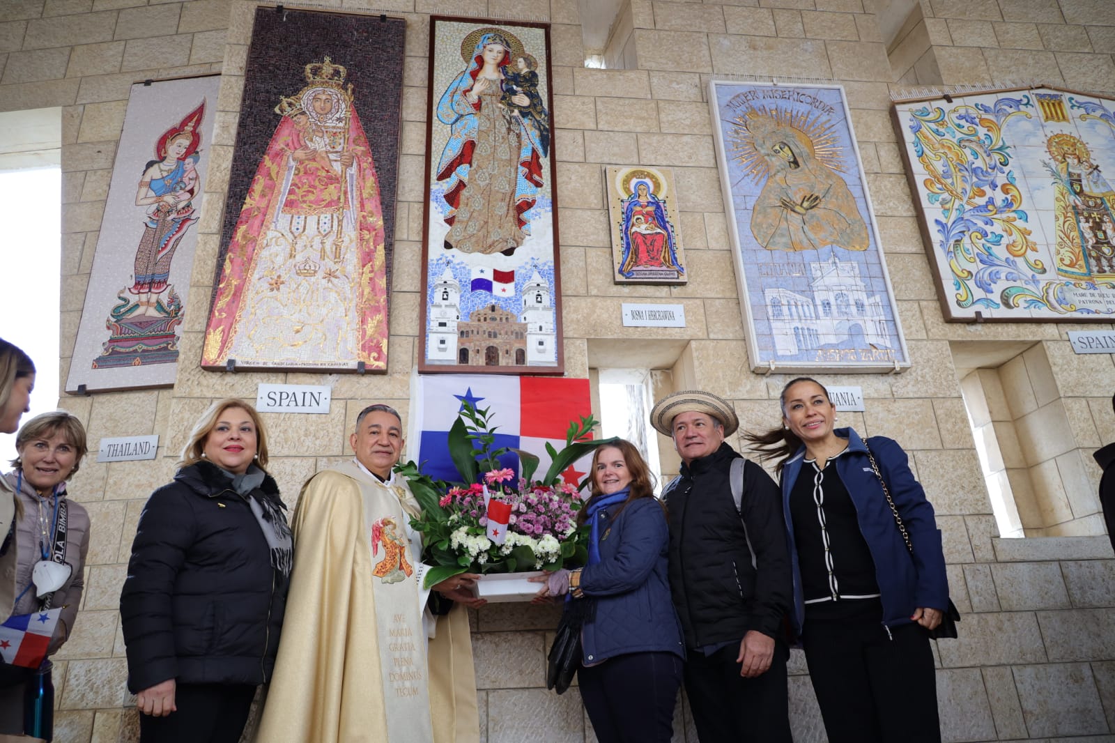 Imagen de Santa María la Antigua es entronizada en la Basílica de la Anunciación en Nazaret