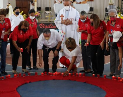 Panamá se une al ‘Candlelight’ encendiendo  una vela por los fallecidos de VIH-SIDA