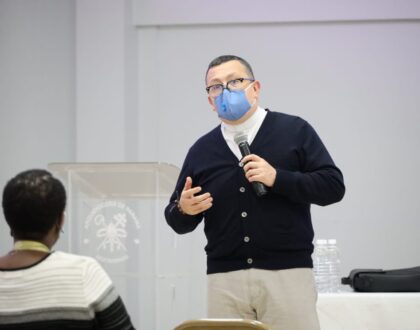 Taller de Innovación y Creatividad, dictado por el director de Cristovisión, Colombia