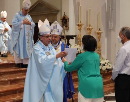 Obispos colocan a los pies de la Virgen la Síntesis del proceso de escucha enviado a Roma