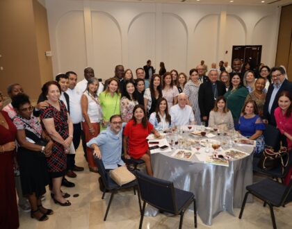 Monseñor Ulloa participó del Seder de Pésaj- Banquete Pascual, en el Comunitario Kol Sherith Israel