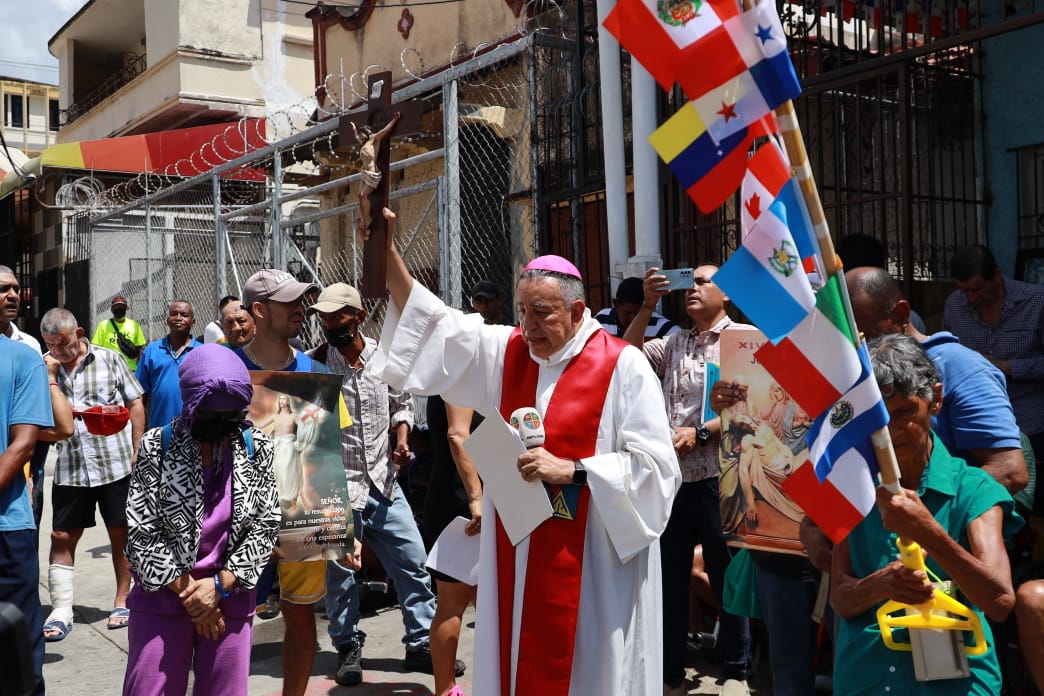 Personas en situación de calle y trabajadoras sexuales participan de Vía Crucis este Viernes Santo
