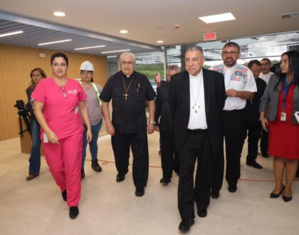 Recorrido de los Obispos por la Ciudad de la Salud