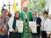 Al cumplirse los 60 años de la primera Misa televisada, tres productores de televisión reciben medalla Santa María la Antigua,