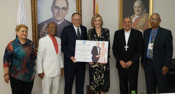 PROPAFA reconoce compromiso de monseñor Ulloa con la salud