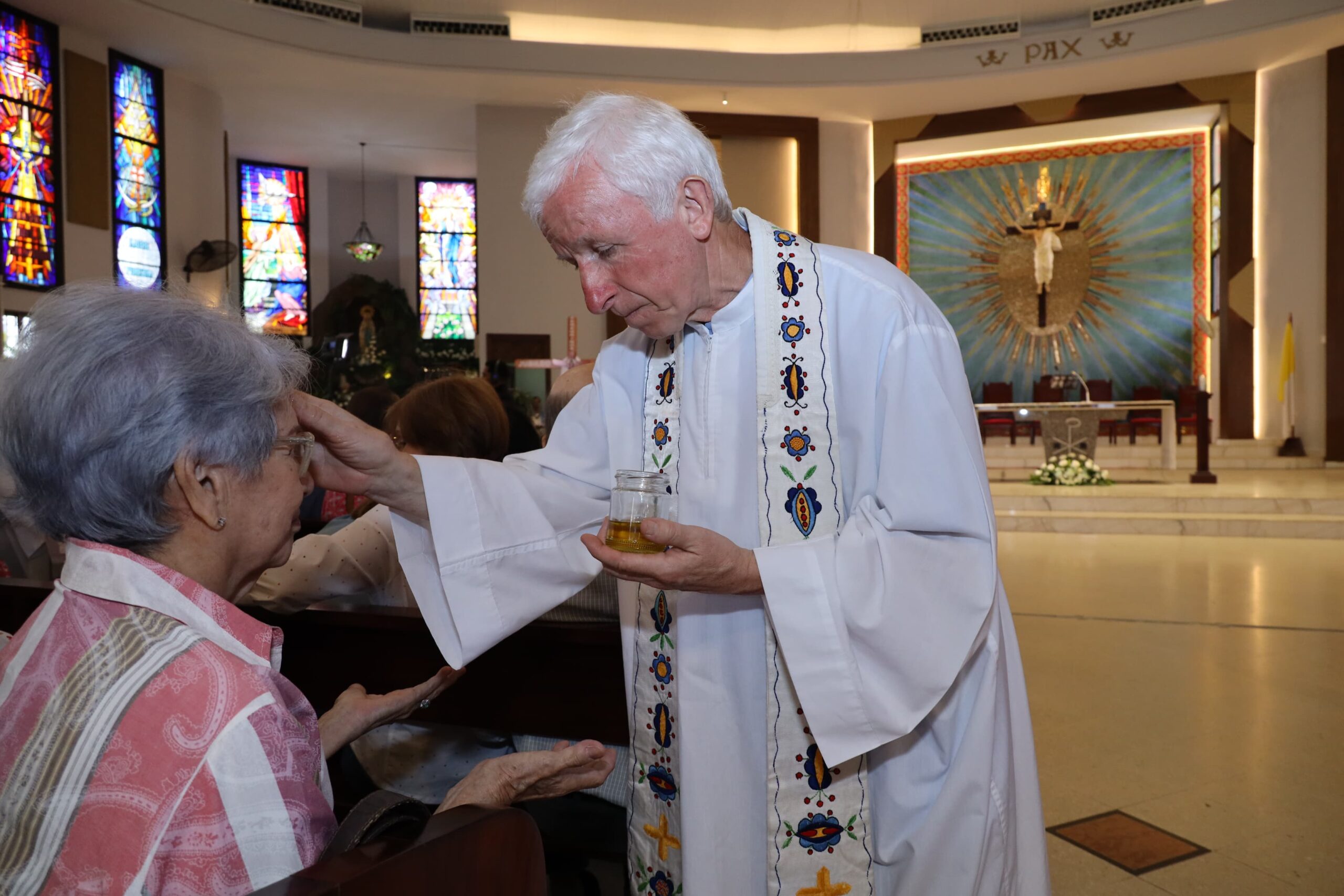 Unción de enfermos, cantos, rosas en la Apertura del Templo Jubilar y la festividad patronal de Nuestra Señora de Lourdes