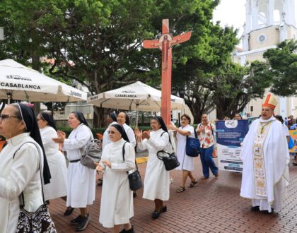 Unos 250 religiosos y religiosas peregrinaron con alegría en el Jubileo de la Vida Consagrada