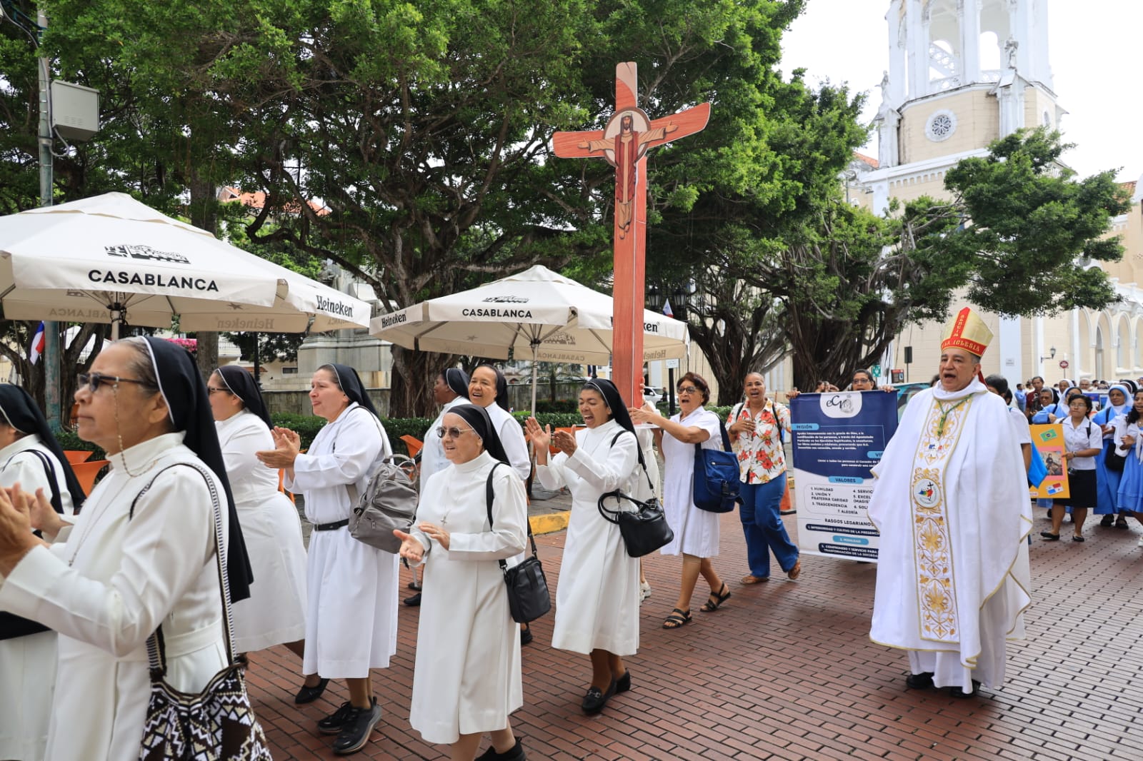 Unos 250 religiosos y religiosas peregrinaron con alegría en el Jubileo de la Vida Consagrada