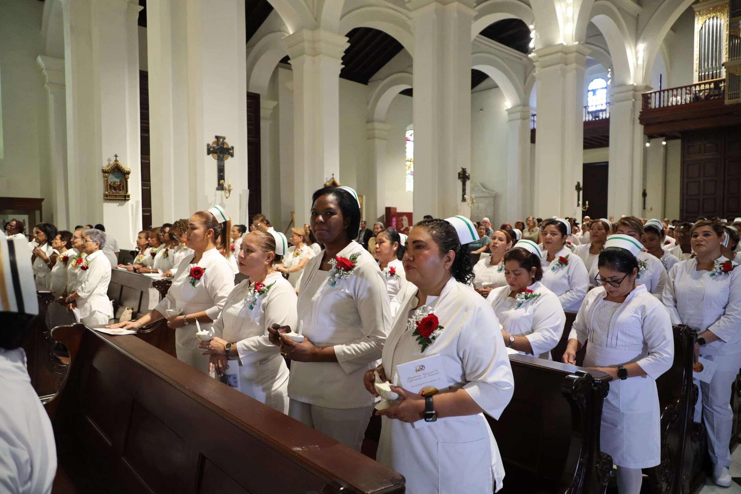 Gratitud a enfermeras y enfermeros por su entrega incondicional