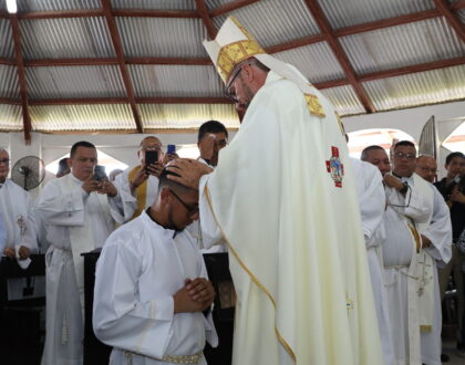 Esperanza vocacional en Coclesito  Fredy Mora es ordenado diácono