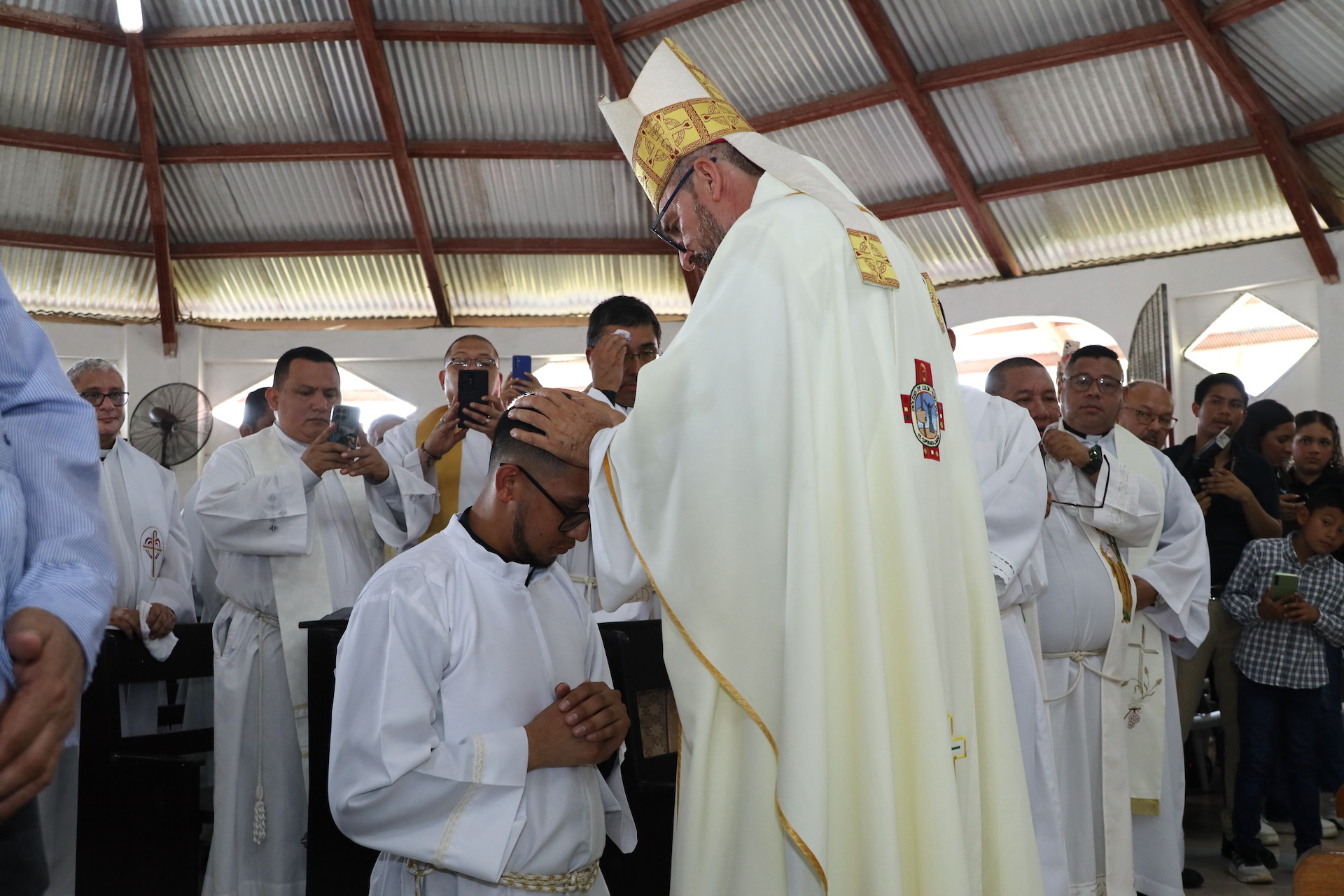 Esperanza vocacional en Coclesito Fredy Mora es ordenado diácono