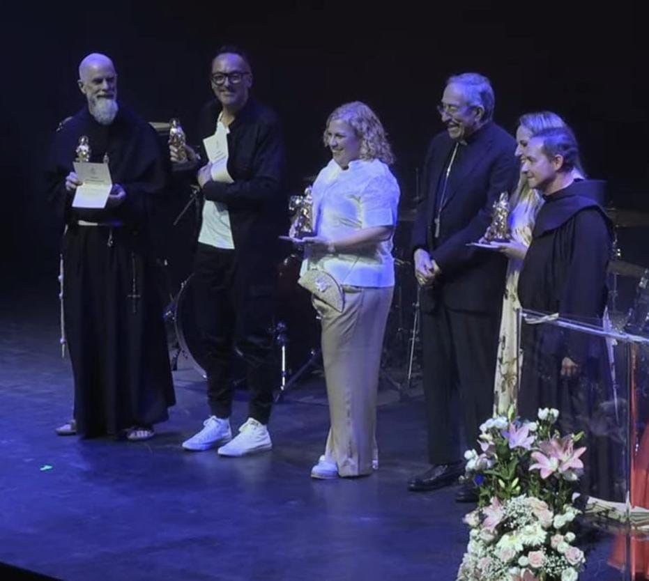 Ana de Watts gana el Catholic Music Award a Mejor Canción Mariana