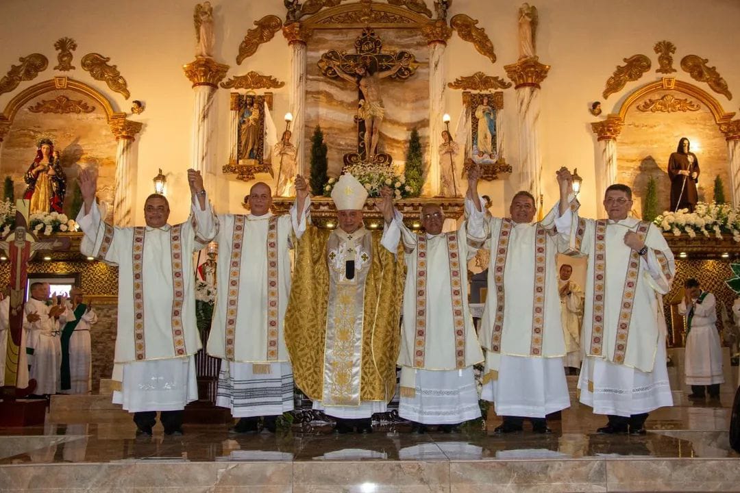 Cinco nuevos diáconos consagran sus vidas al servicio y la compasión