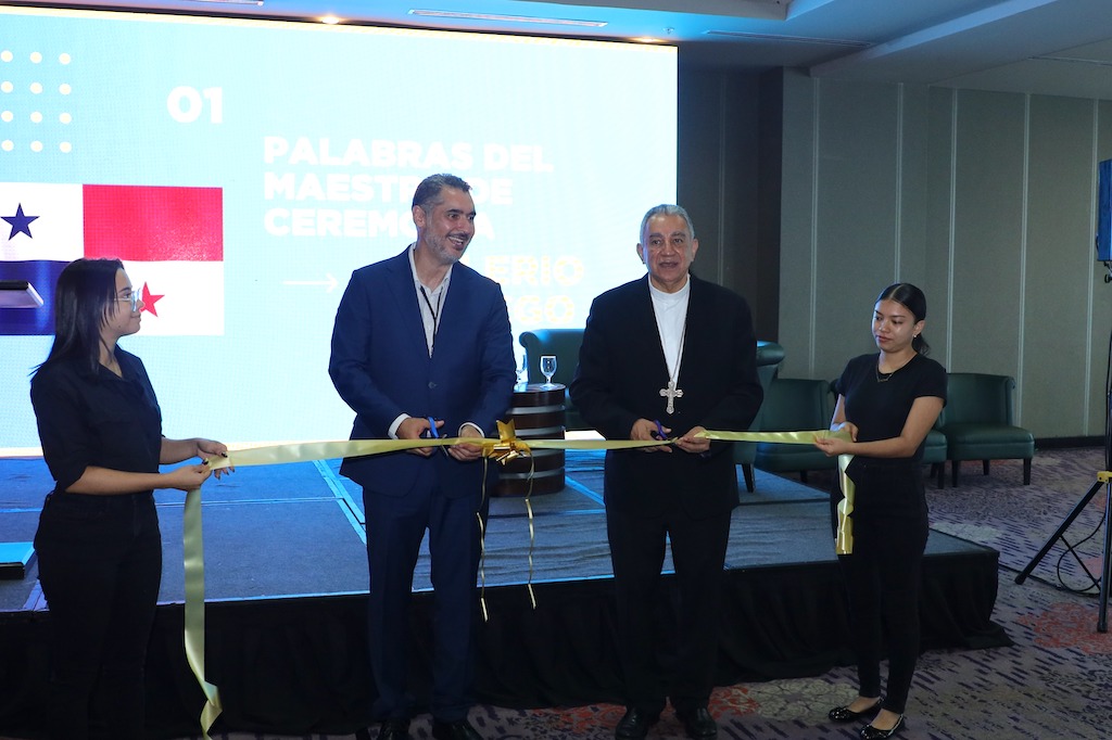 Iglesia en Panamá marca un hito histórico Primer Foro sobre Inteligencia Artificial  y Robótica en la enseñanza de la fe