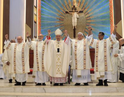 El diácono permanente es puente entre el altar y la vida, afirmó Mons. Ulloa
