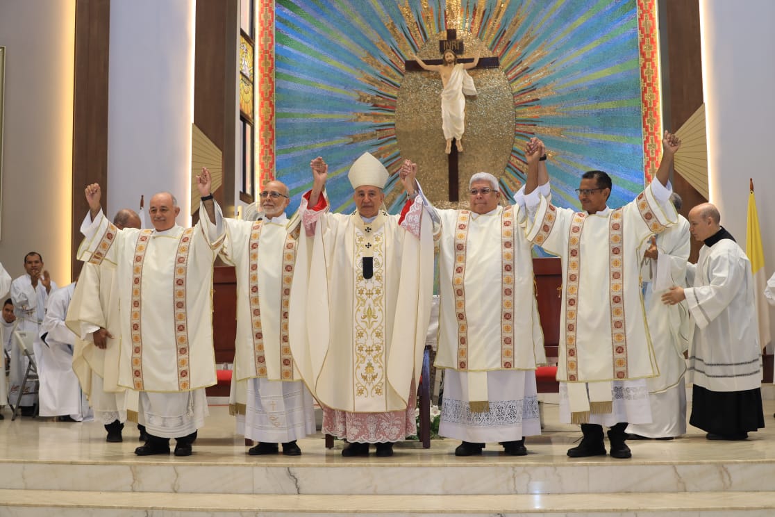 El diácono permanente es puente entre el altar y la vida, afirmó Mons. Ulloa