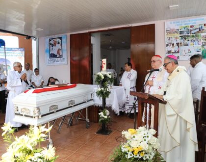 Entre cantos típicos y gratitud fieles de Chilibre y Caimitillo despiden al Pbro. Patricio Hanssens