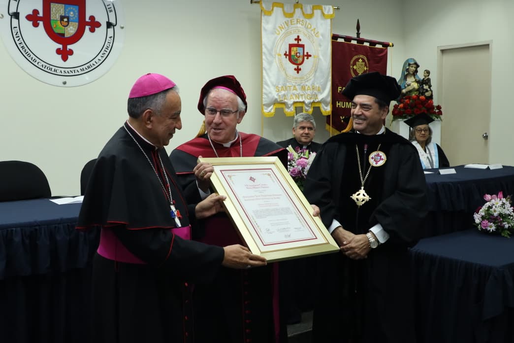 La Universidad Católica Santa María la Antigua confiere Doctorado Honoris Causa a monseñor José Ángel Saiz Meneses, arzobispo de Sevilla, España