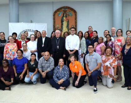 Colaboradores del Arzobispado de Panamá dan cálida bienvenida al Arzobispo de Sevilla