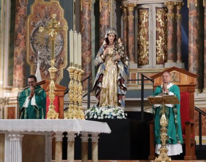 Una Iglesia que excluye deja de ser fiel al Evangelio; una nación que olvida a los pobres pierde su alma