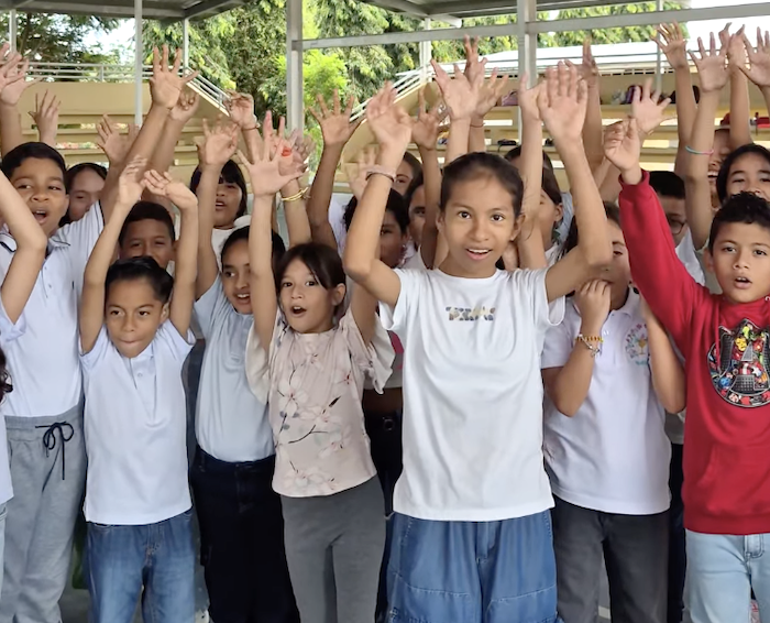 En Mini Atrevidos niños que viven en el amor de Jesús, siembran esperanza
