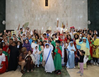 Niños y adolescentes celebran la Solemnidad de Todos los Santos con fe y alegría