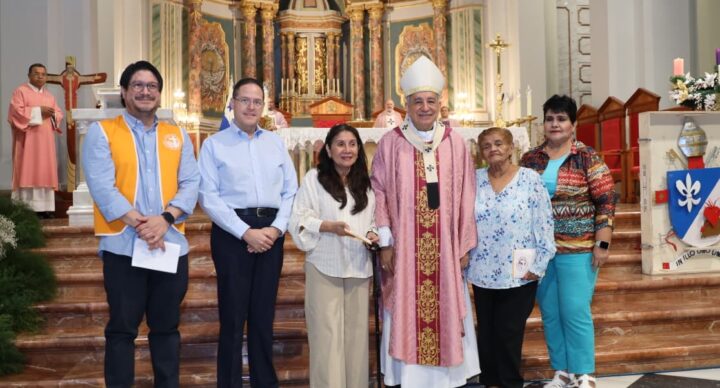 Campaña Arquidiocesana entrega premios de la Gran Rifa Solidaria 2025