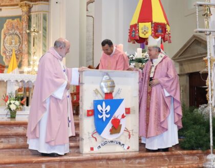 Arzobispo de Panamá recibe el escudo papal para la Catedral Basílica Santa María la Antigua