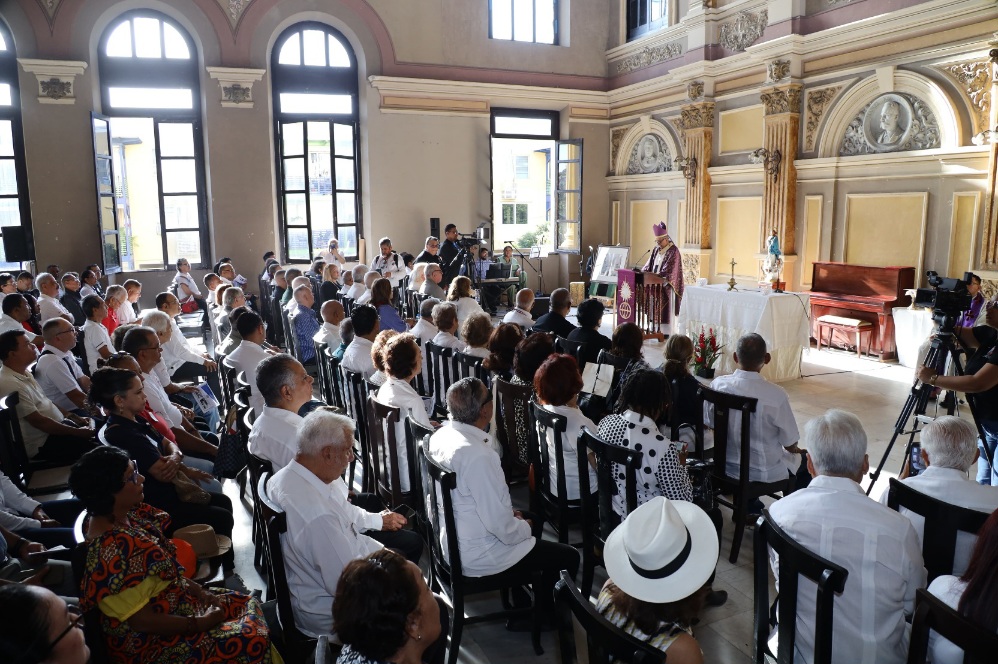 Generaciones de institutores conmemoran memoria del 9 de Enero