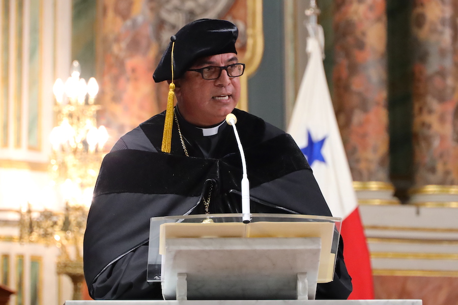 Entrega de la Condecoración Francisco Javier de Luna Victoria y Castro a Su Beatitud Teodoro II