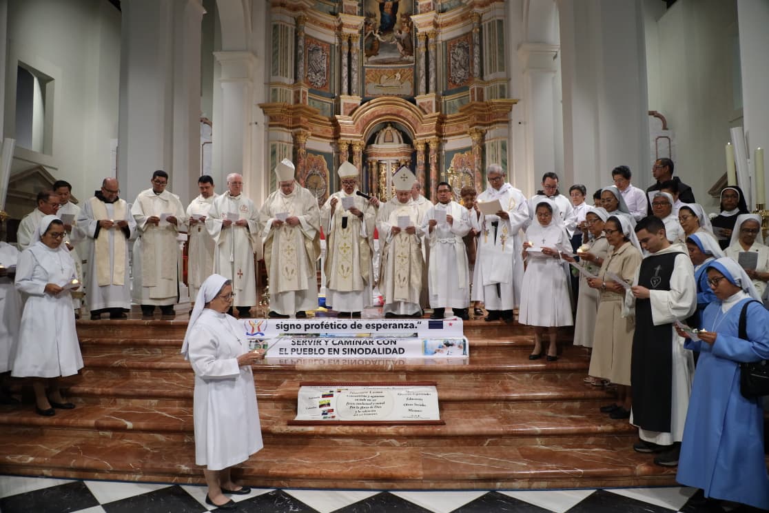 Consagrados, pilar histórico y vivo de la Arquidiócesis de Panamá, renueva sus votos