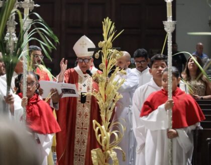 “Cristo sigue siendo crucificado hoy en Panamá” Arzobispo Ulloa lanza fuerte llamado en inicio de Semana Santa