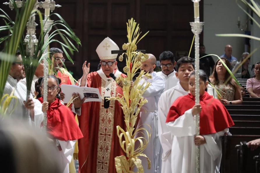 “Cristo sigue siendo crucificado hoy en Panamá” Arzobispo Ulloa lanza fuerte llamado en inicio de Semana Santa
