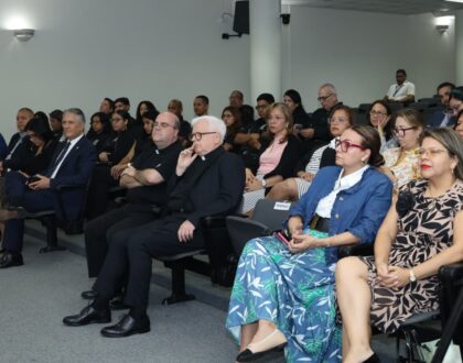 Redescubrir el sentido del viaje como experiencia espiritual y superar el aturdimiento digital