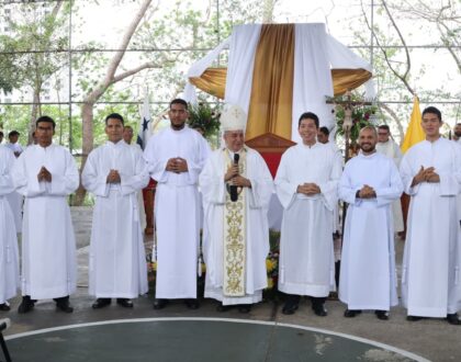 En fiesta de San José jóvenes reciben el alba y el ministerio del lectorado