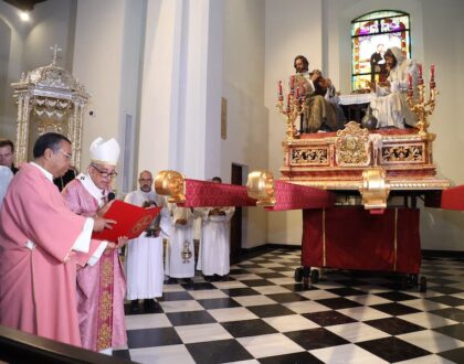Bendicen nuevo conjunto escultórico de la Última Cena en la Catedral Basílica Santa María la Antigua